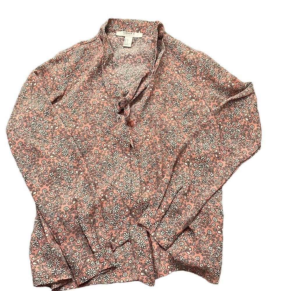 Forever 21 Contemporary Pink Floral Blouse with Tie Neck Size Small